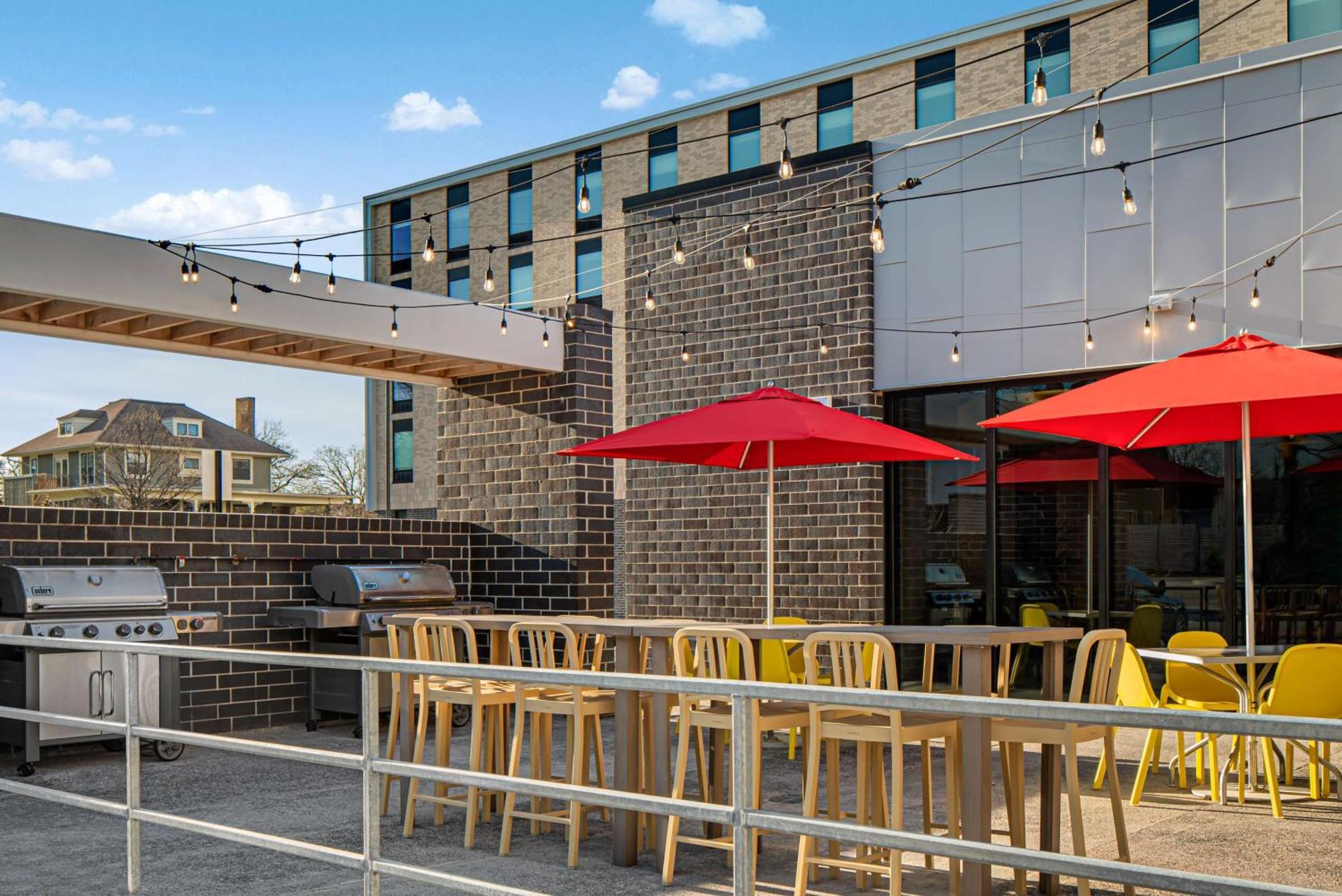 Home2 Suites By Hilton Des Moines At Drake University Exterior foto